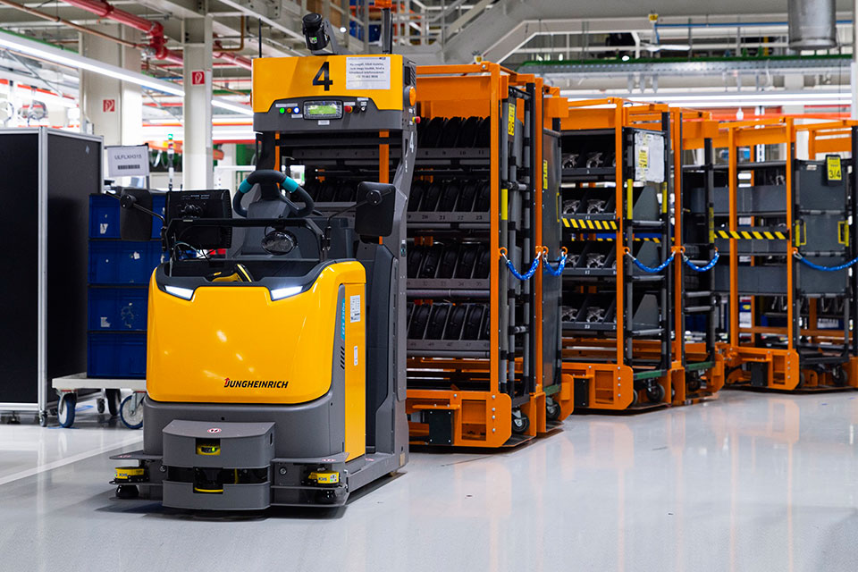 Jungheinrich автоматизирует производственную логистику для завода двигателей Audi в Венгрии