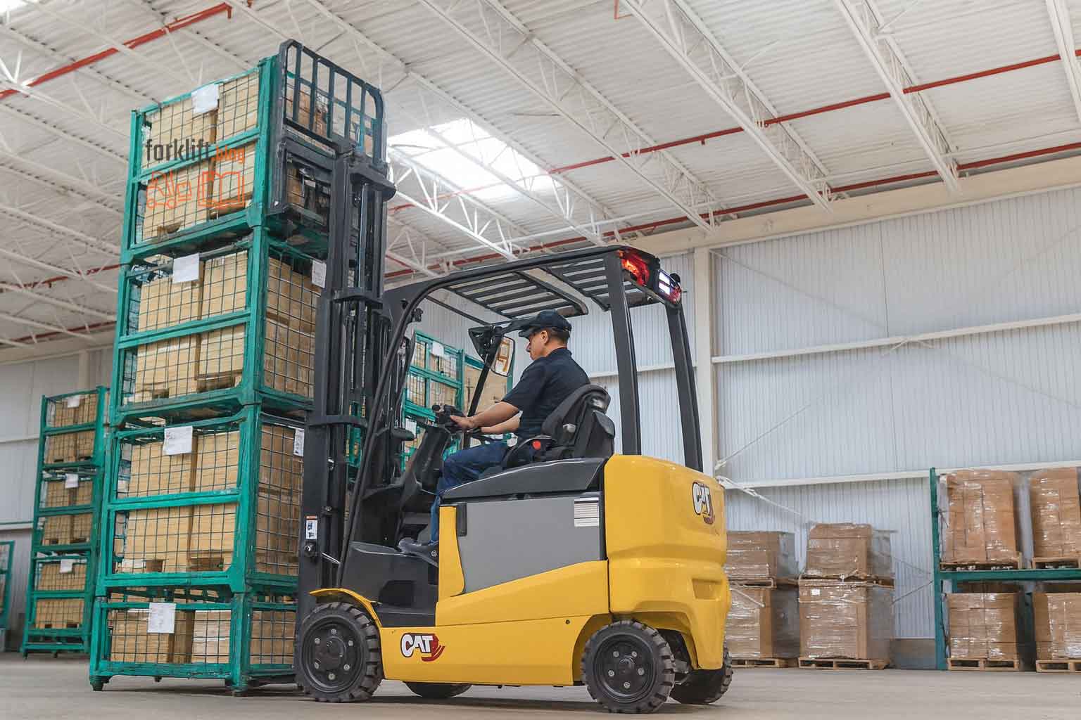 MLA представляет новую серию электрических погрузчиков CAT Q — надёжность и мощность на электротяге