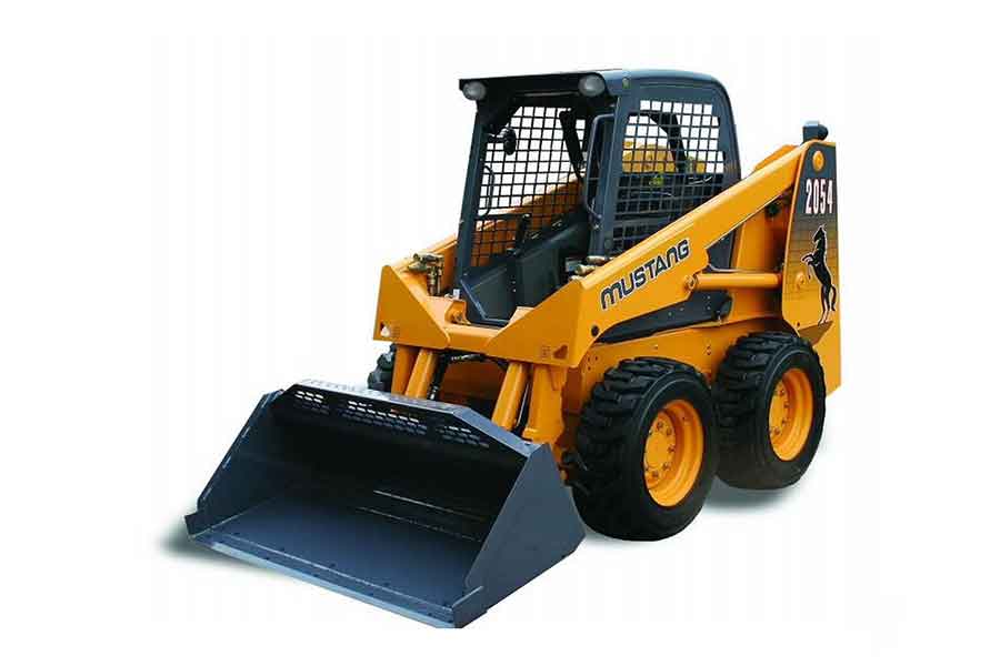 Мини-погрузчик Mustang 2054 HI-FLOW — компактная и мощная машина с высокой производительностью и отличной манёвренностью, идеально подходит для работы в стеснённых условиях.