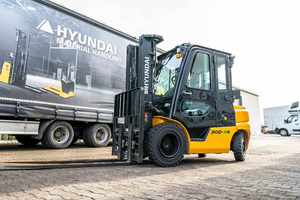 технические характеристики Hyundai 30D-9