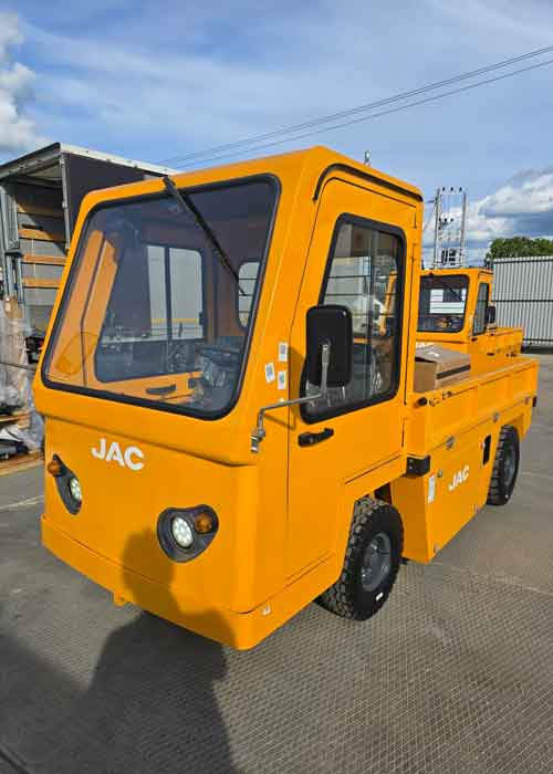 JAC BDD30 с закрытой кабиной и грузовой платформой