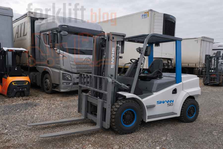 Литиевый вилочный погрузчик SHANN CPD50 для интенсивной работы с тяжёлыми грузами на складе и производстве