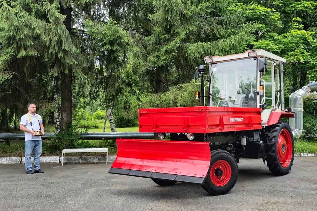 В России создали серийный трактор с дистанционным управлением