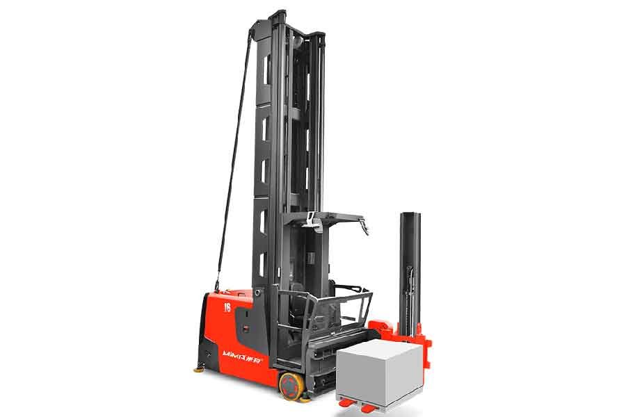 Узкопроходный ричтрак MiMA MCC16 с боковым захватом, предназначенный для высокостеллажных складов и работы с паллетами в ограниченных пространствах.