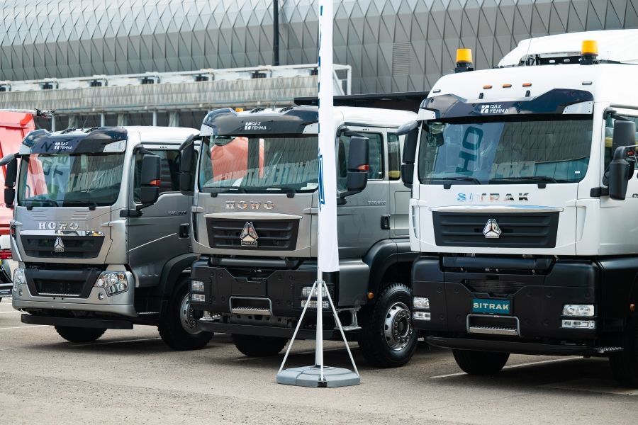 Площадка EXPO Астана с участниками выставки строительного оборудования и спецтехники