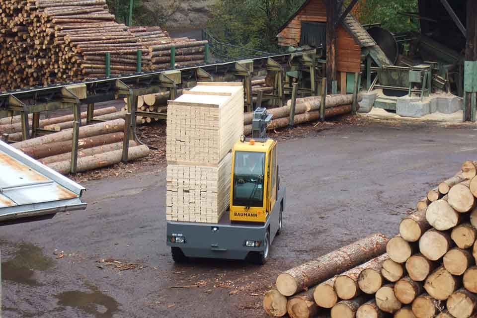 Baumann GX50: Уникальные возможности бокового погрузчика для узких складов