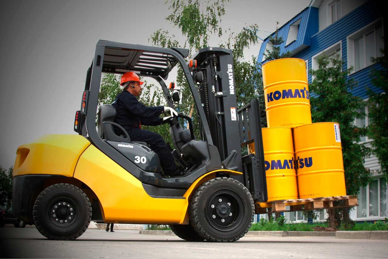 Дизельный погрузчик Komatsu FD30T-17. Автокара для безотказной работы