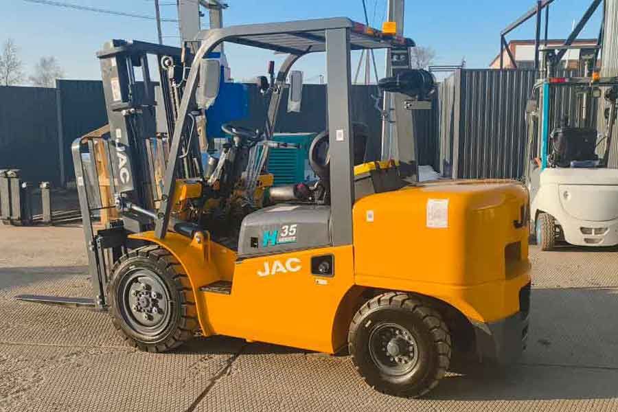 Вилочный погрузчик JAC CPCD35H грузоподъемностью 3.5 тонны на открытой площадке