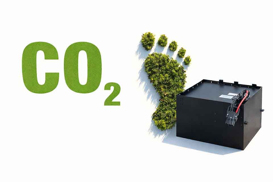 Литиевый тяговый аккумулятор для штабелера как элемент снижения углеродного следа складской техники и перехода на экологичные решения