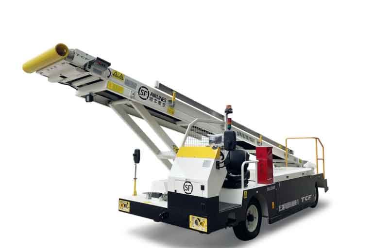 Самоходный багажный конвейер TCF BLB80 для обслуживания воздушных судов на взлётной площадке