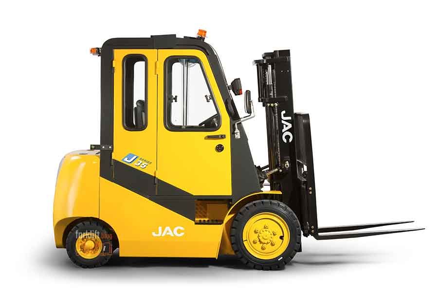 Вилочный погрузчик JAC J35 на фармацевтическом производстве