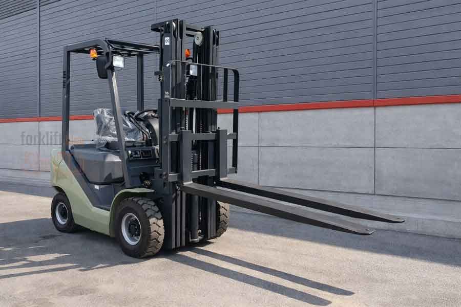 Замена вил на вилочном погрузчике: когда износ становится опасным для работы