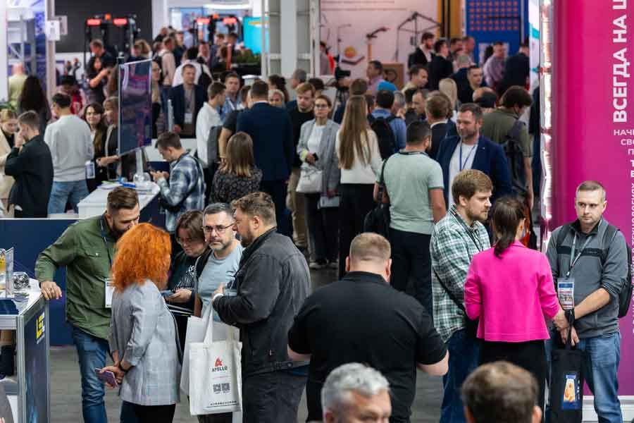 Экспозиция CeMAT Russia оборудование для склада автоматизация и роботизация логистики