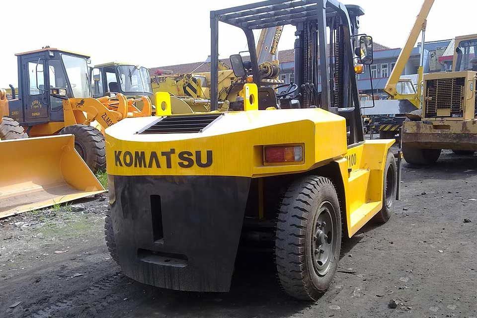 Особенности Komatsu FD100