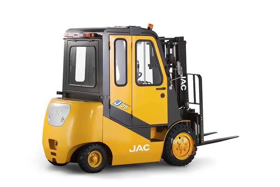 Погрузочная техника JAC CPD 35 в фармакологическом цеху