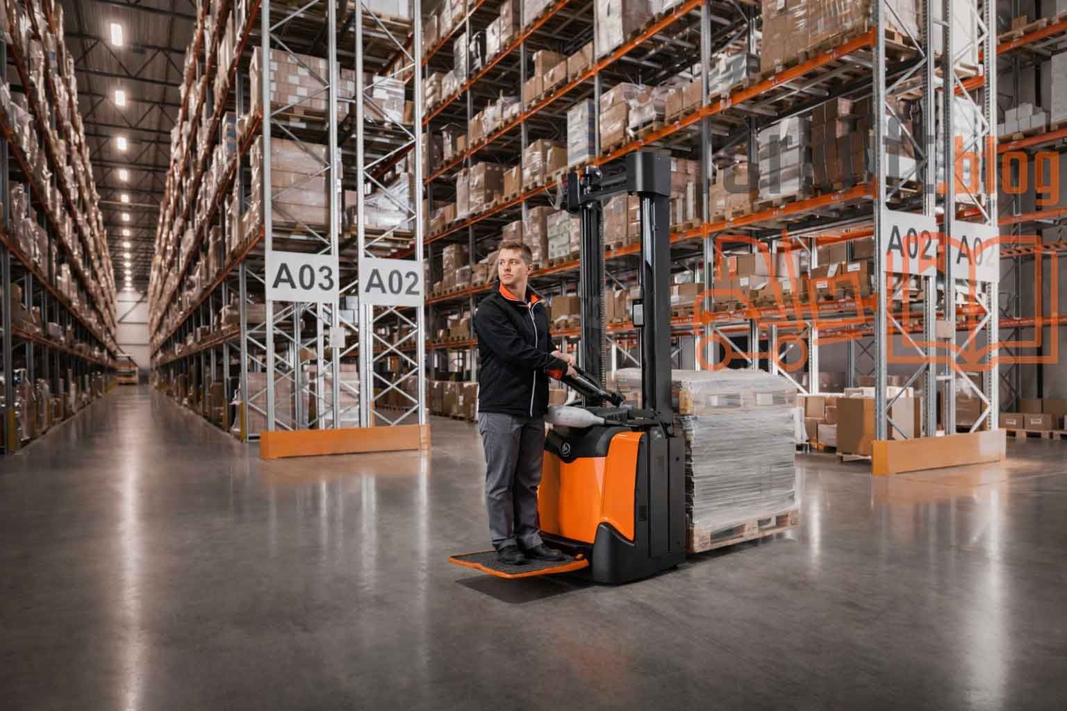 Какие операции можно выполнять на штабелере: от перевозки паллет до работы со стеллажами