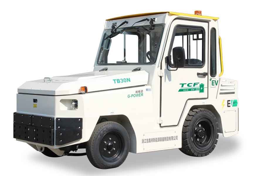 аэродромный тягач TCF для буксировки багажных тележек на перроне