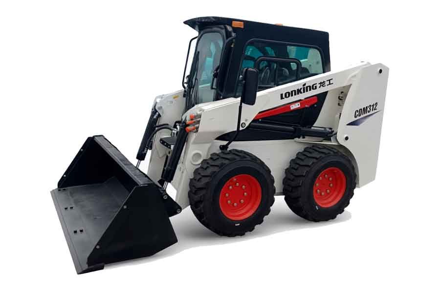 Компактный мини-погрузчик с ковшом для уборки снега и работы на ограниченной площадке