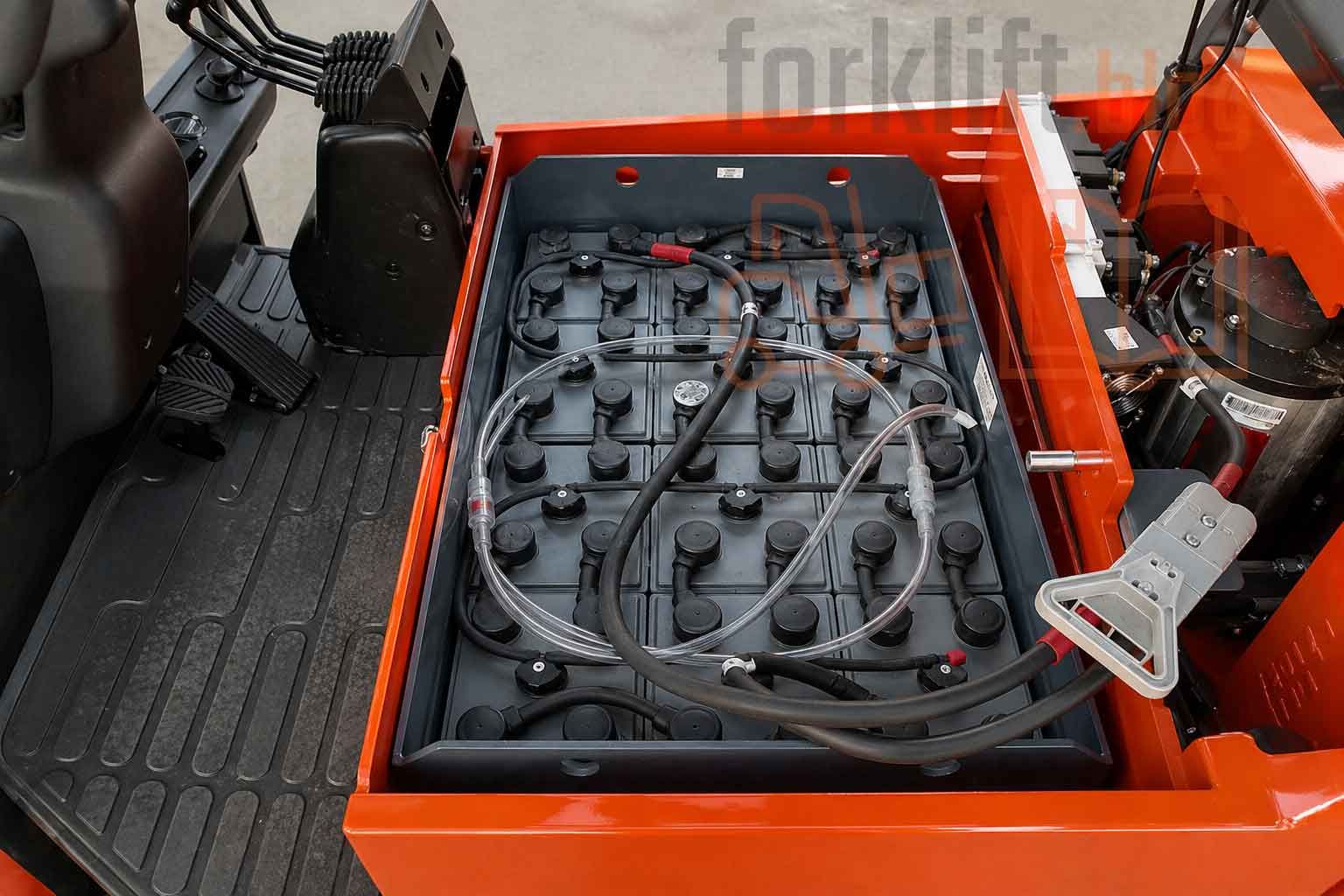 Зарядка аккумулятора большим током: чем это опасно для вилочного погрузчика и штабелера