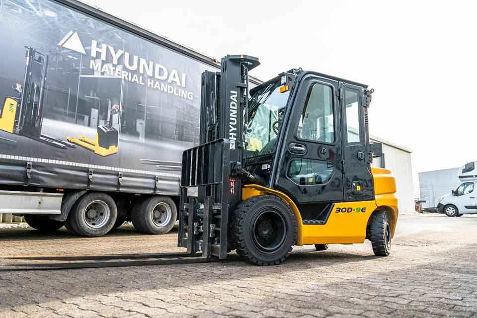 технические характеристики Hyundai 30D-9