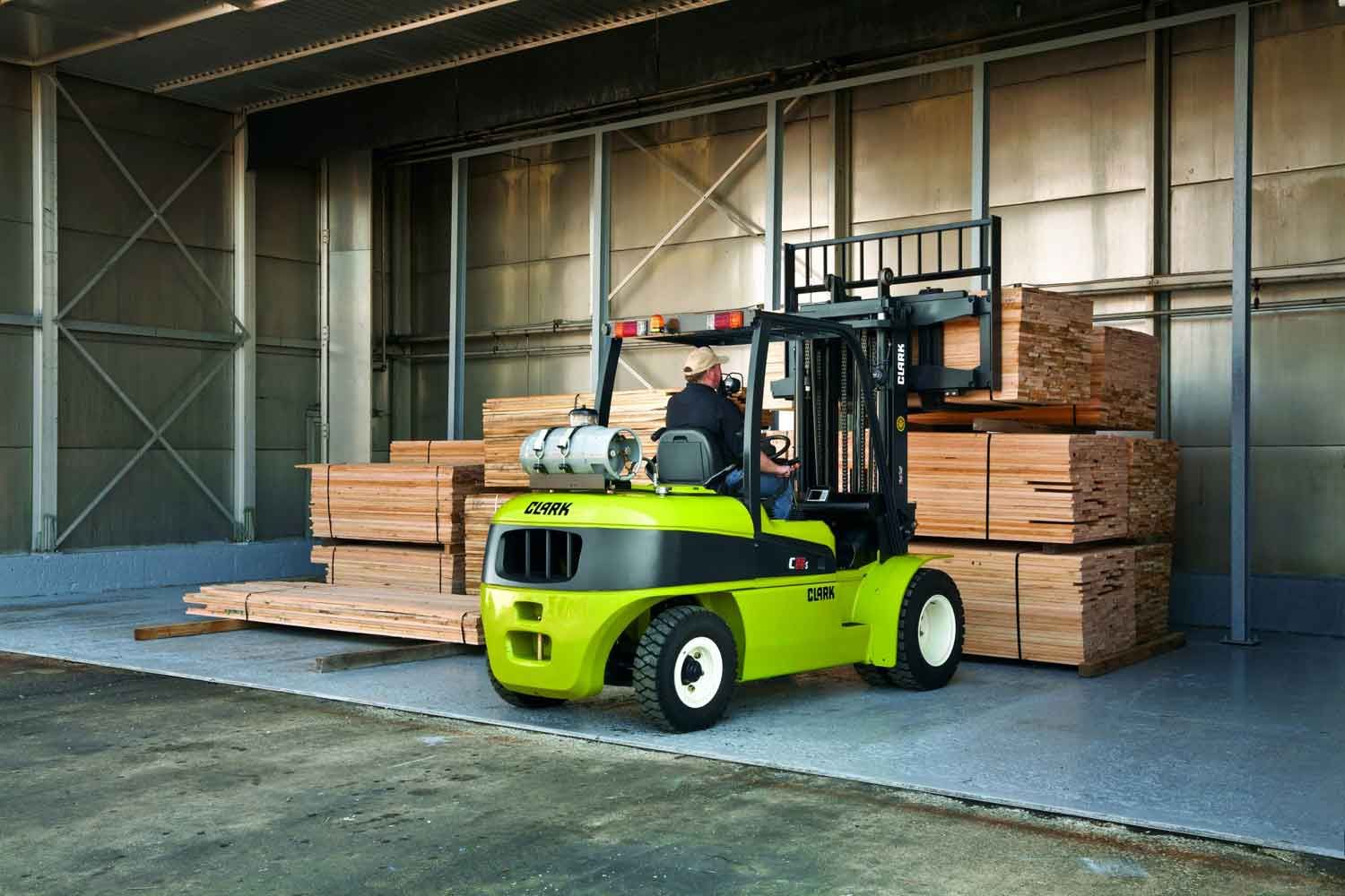Clark C50s: Революционный подход к грузоперевозкам на складе