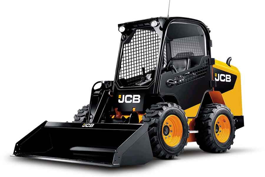 Мини-погрузчик JCB 190 с боковой дверью и усиленной стрелой Powerboom™ на строительной площадке